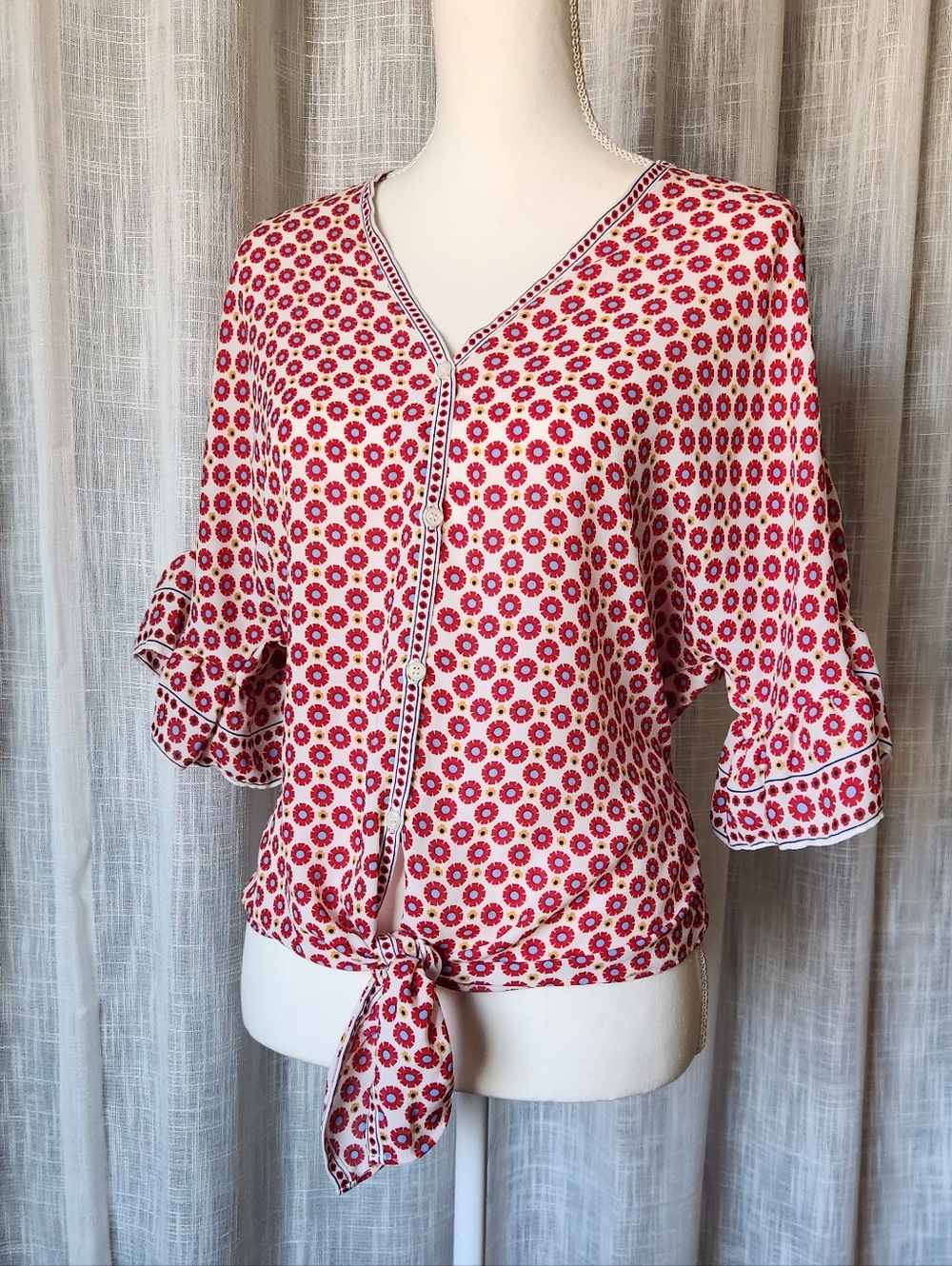 Red and Cream Floral Tie-Front Button blouse